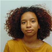 Trabaja como niñera ayudando con las tareas escolares